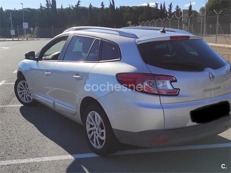 Usado Renault Mégane GrandTour LIMITED 110 CV (80 kW) 2015 Gris / plata Familiar