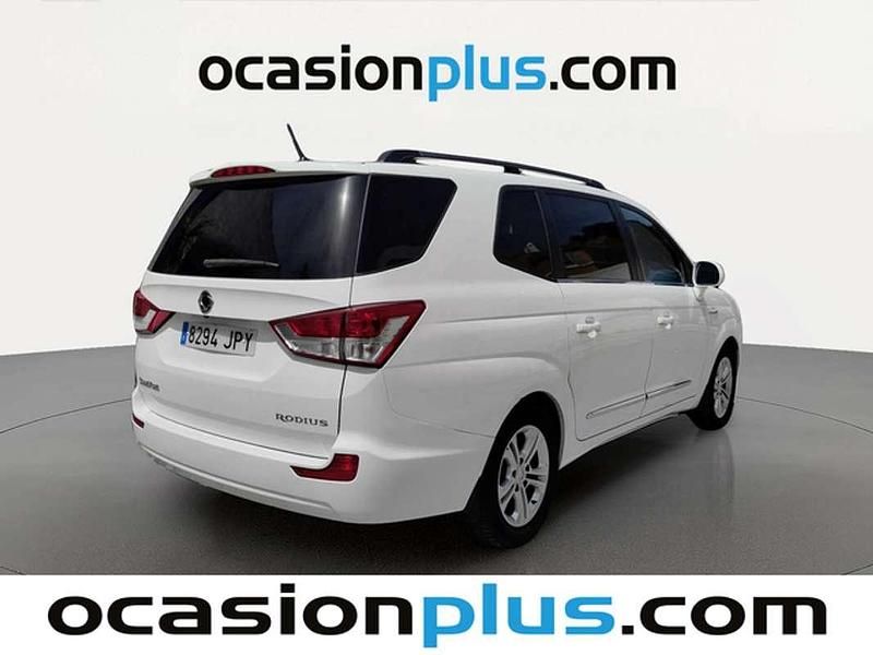 Usado Ssangyong (KGM) Rodius Limited 178 CV (130 kW) 2016 Blanco Monovolumen