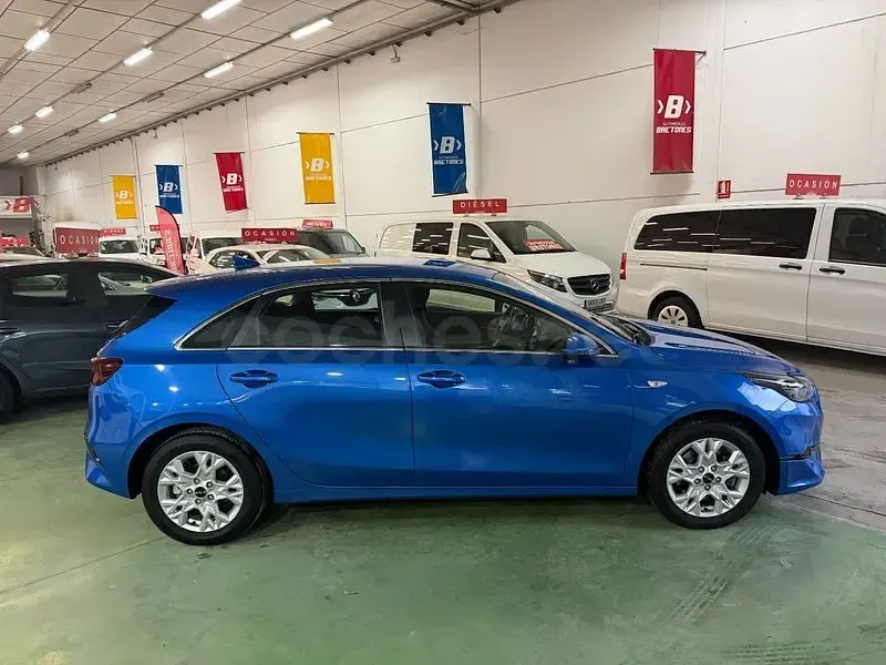 Usado Kia Ceed 136 CV (100 kW) 2022 Azul Utilitario