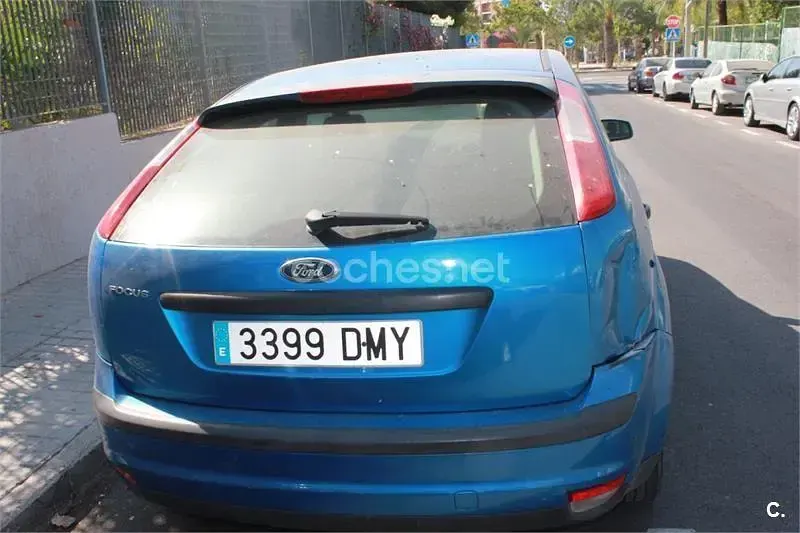 Usado Ford Focus Trend 100 CV (73 kW) 2005 Azul Berlina