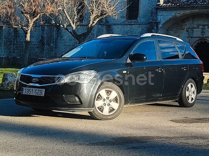 Usado Kia Ceed Active 115 CV (84 kW) 2010 Negro Utilitario