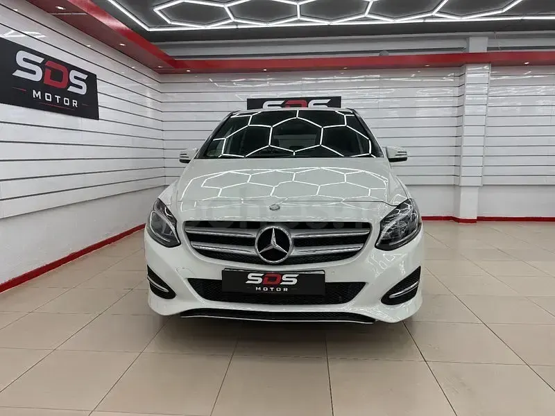 Usado Mercedes B200 136 CV (100 kW) 2016 Blanco Utilitario