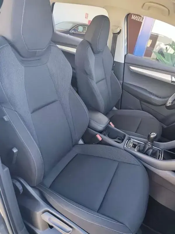 Usado Skoda Karoq Ambition 116 CV (85 kW) 2023 Gris SUV