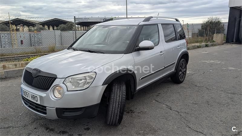 Usado Skoda Yeti Ambition 105 CV (77 kW) 2013 Gris / plata SUV