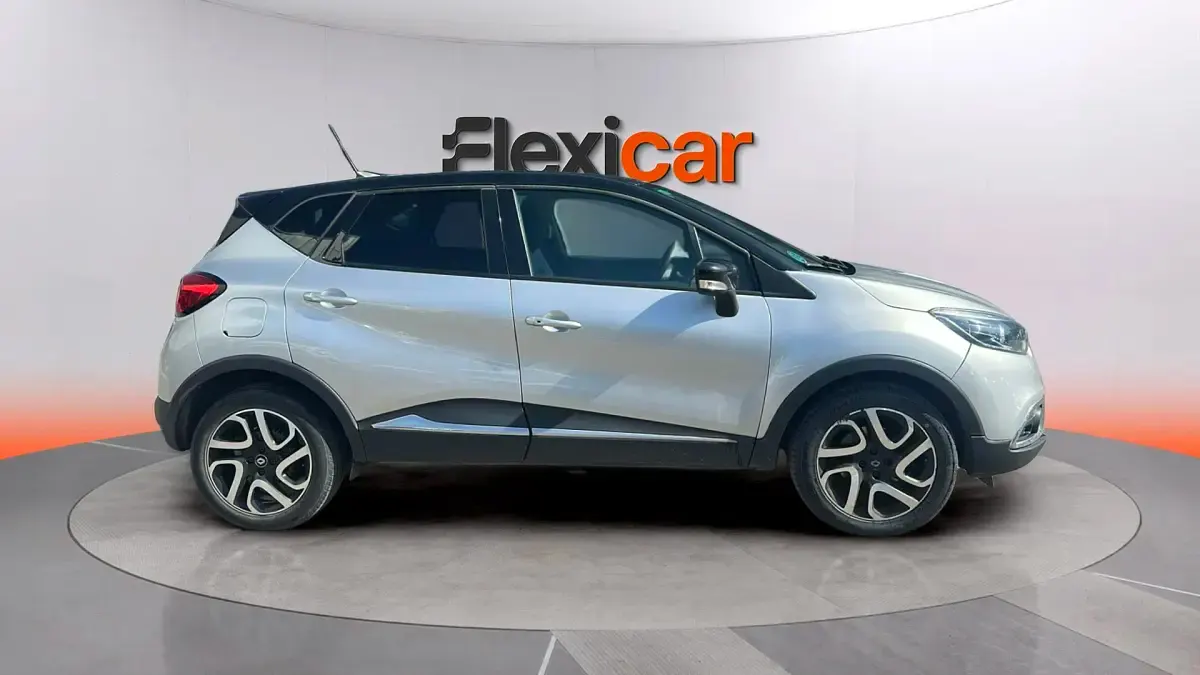 Usado Renault Captur Intens 90 CV (66 kW) 2017 Gris SUV