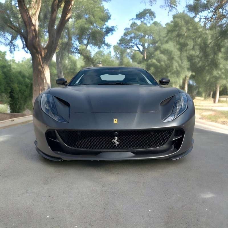 Gris Usado 2020 Ferrari 812 Coupe | 335.800 € (Precio justo) - Imagen 1/4