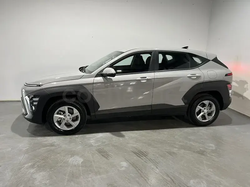 Usado Hyundai Kona 129 CV (94 kW) 2025 Gris / plata SUV