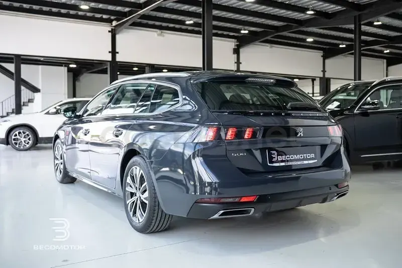 Usado Peugeot 508 Active 130 CV (95 kW) 2020 Azul Familiar