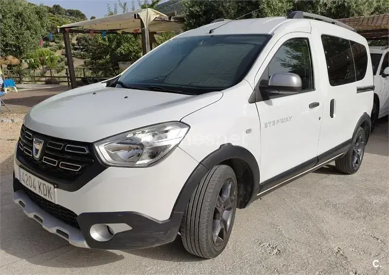 Usado Dacia Dokker Stepway 90 CV (66 kW) 2017 Blanco Monovolumen