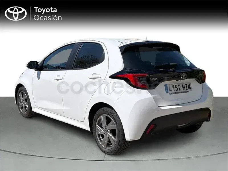 Usado Toyota Yaris Hybrid Active 116 CV (85 kW) 2025 Blanco Berlina