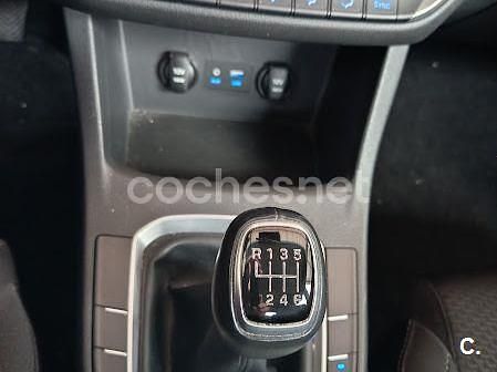 Usado Hyundai i30 120 CV (88 kW) 2018 Rojo Berlina