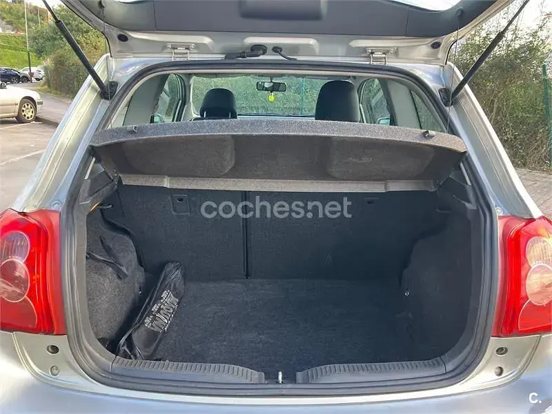 Usado Toyota Auris Luna 90 CV (66 kW) 2008 Gris / plata Utilitario