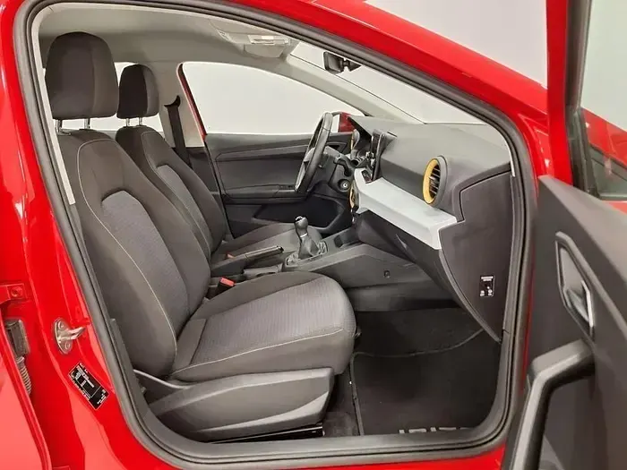 Usado Seat Ibiza Style Plus 110 CV (80 kW) 2021 Rojo Utilitario