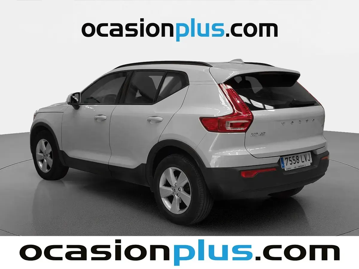 Usado Volvo XC40 Momentum 129 CV (94 kW) 2021 Gris plata SUV