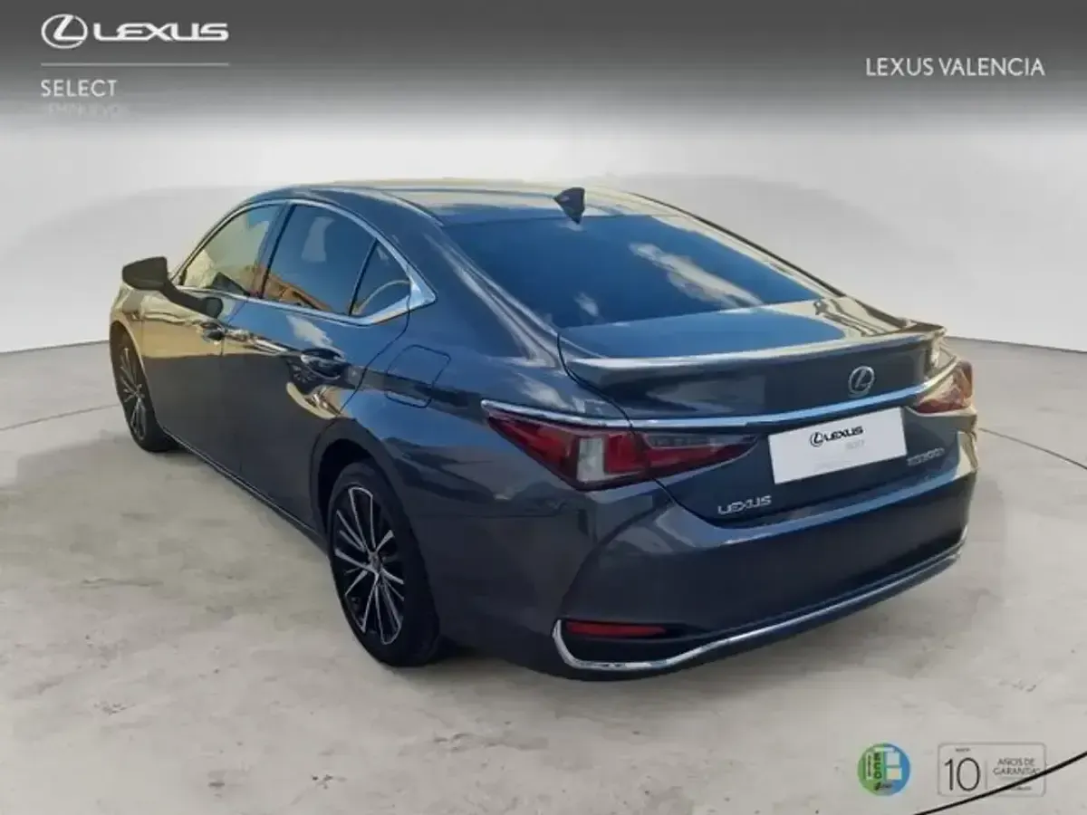 Usado Lexus ES300H 218 CV (160 kW) 2023 Gris Berlina