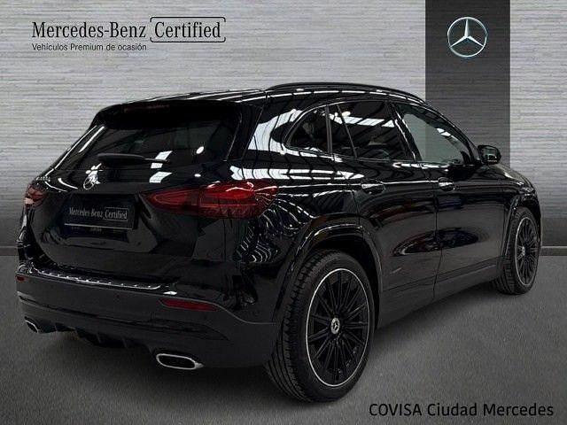 Usado Mercedes GLA200 150 CV (110 kW) 2025 Negro cosmos SUV