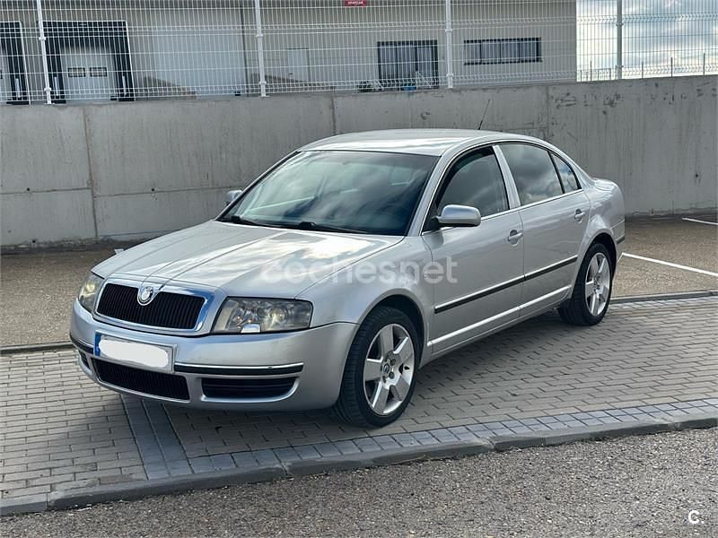 Usado Skoda Superb Elegance 163 CV (119 kW) 2007 Gris / plata Berlina