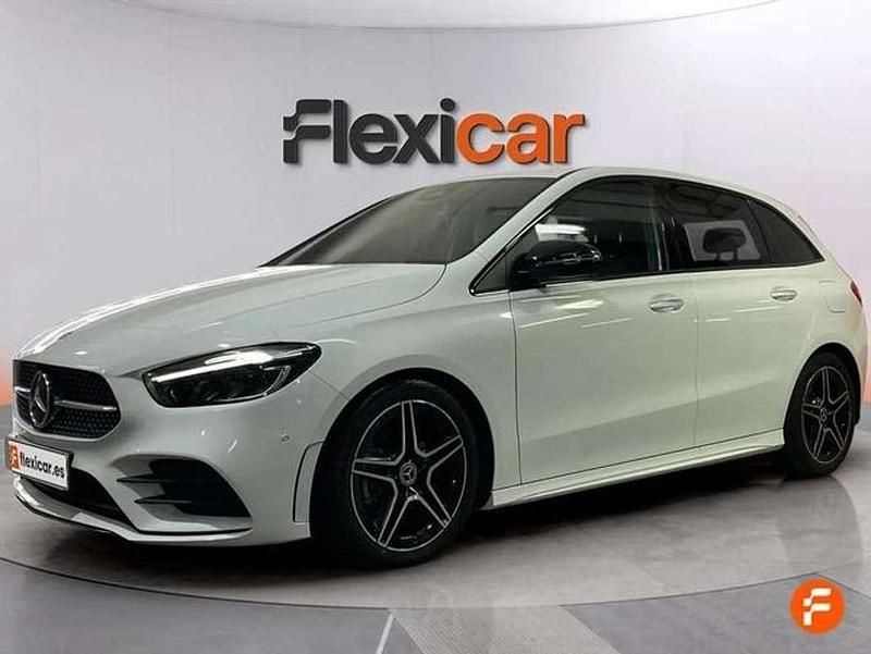 Usado Mercedes B200 150 CV (110 kW) 2023 Blanco Monovolumen