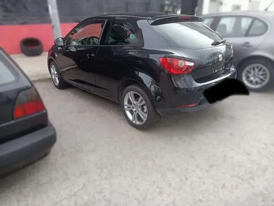 Usado Seat Ibiza Copa 90 CV (66 kW) 2011 Negro Utilitario