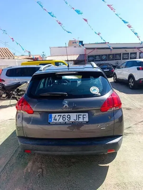 Usado Peugeot 2008 Active 92 CV (67 kW) 2015 Gris SUV