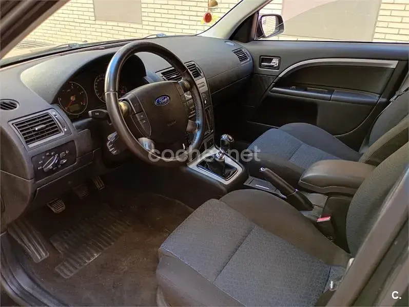 Usado Ford Mondeo Trend 130 CV (95 kW) 2007 Negro Berlina