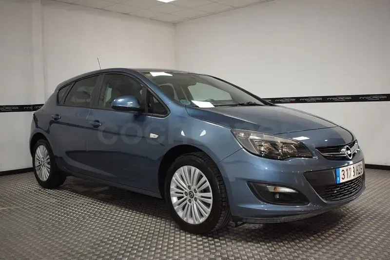 Usado Opel Astra Selective 110 CV (80 kW) 2014 Azul Berlina
