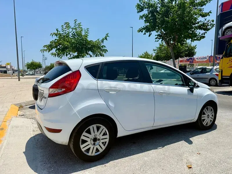Usado Ford Fiesta Titanium 95 CV (69 kW) 2011 Blanco Berlina