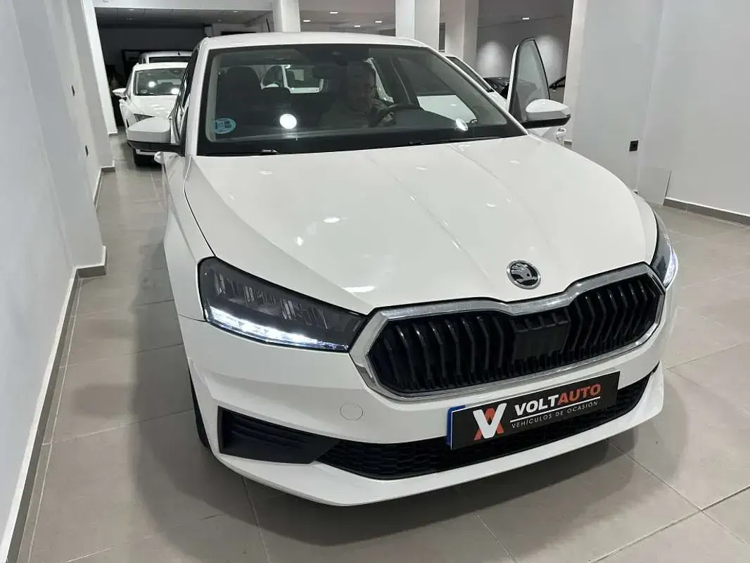 Usado Skoda Fabia 80 CV (58 kW) 2023 Blanco Utilitario