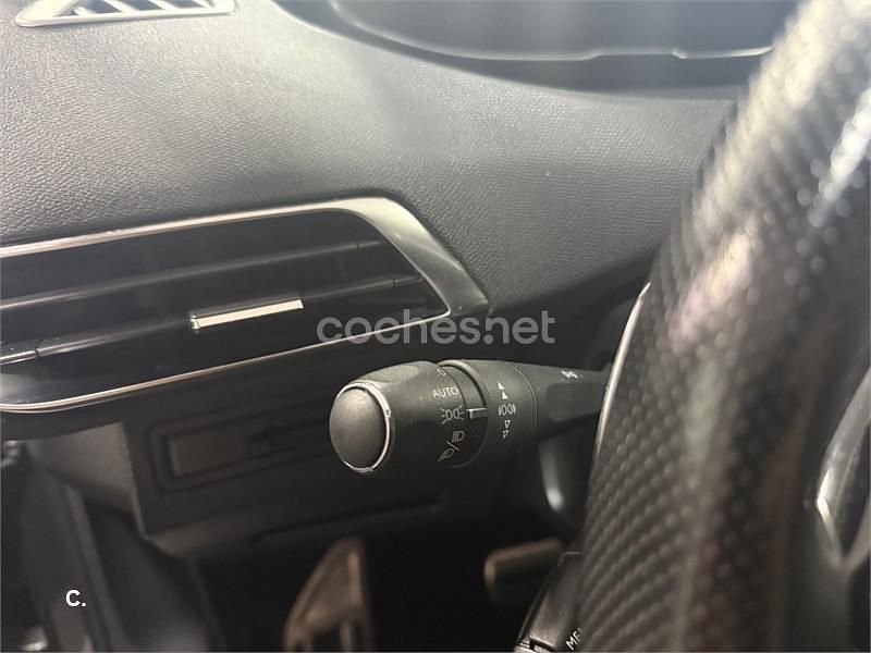 Usado Peugeot 3008 GT 180 CV (132 kW) 2018 Gris / plata SUV