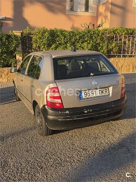 Usado Skoda Fabia Classic 64 CV (47 kW) 2005 Beige Berlina