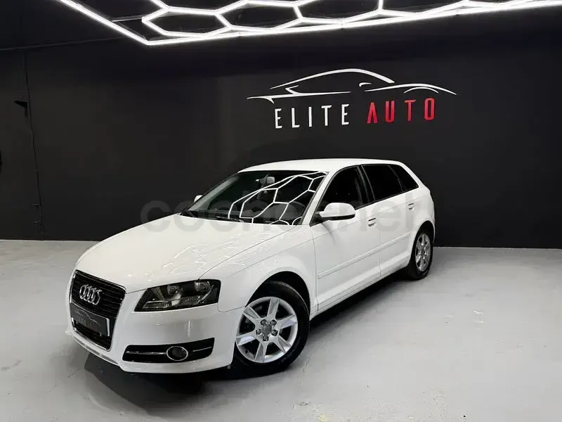 Usado Audi A3 Sportback Attraction 105 CV (77 kW) 2012 Blanco Utilitario