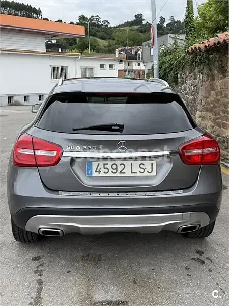 Usado Mercedes GLA220 Urban 177 CV (130 kW) 2016 Gris / plata SUV