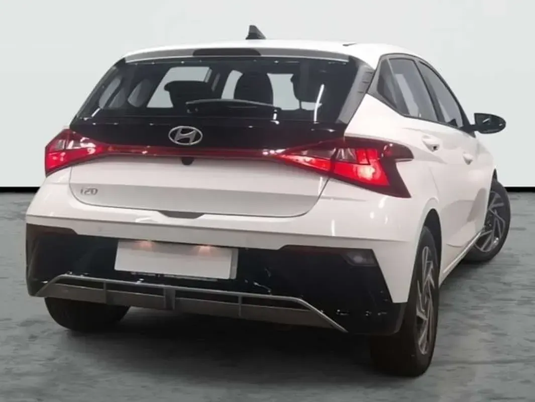 Käytetty Hyundai i20 101 HP (74 kW) 2025 Valkoinen Viistoperä