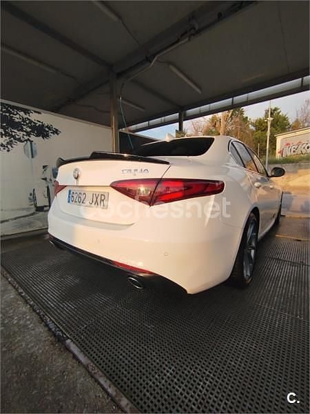 Usado Alfa Romeo Giulia Super 180 CV (132 kW) 2017 Blanco Berlina