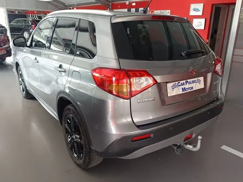 Usado Suzuki Vitara 140 CV (102 kW) 2017 Gris / plata SUV
