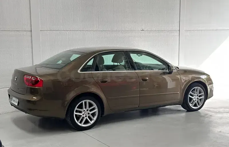 Usado Seat Exeo Style 143 CV (105 kW) 2010 Marrón Berlina