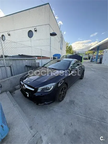 Usado Mercedes CLA200 136 CV (100 kW) 2015 Violeta / lila Berlina