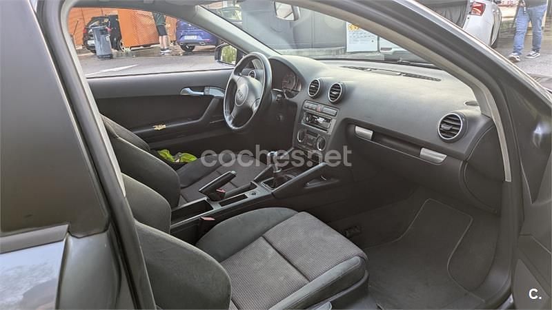 Usado Audi A3 Ambition 100 CV (73 kW) 2004 Gris / plata Utilitario