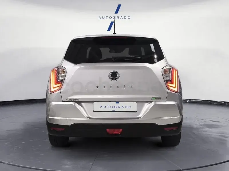 Usado SsangYong Tivoli Limited 163 CV (119 kW) 2021 Gris / plata SUV