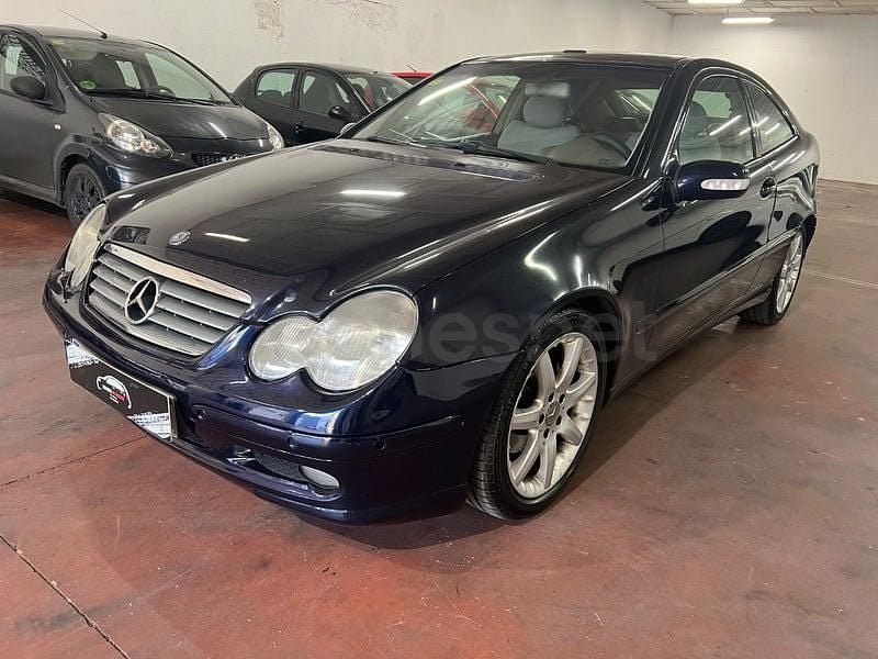 Usado Mercedes C220 143 CV (105 kW) 2003 Azul Berlina