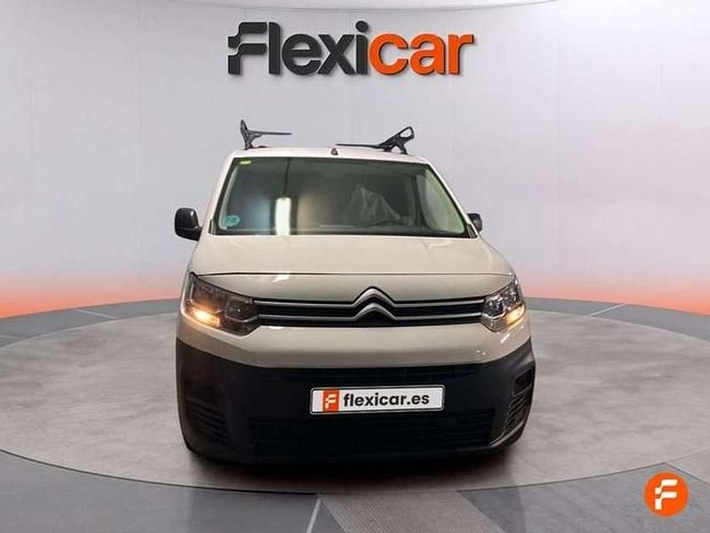 Usado Citroën Berlingo Feel 102 CV (75 kW) 2022 Blanco Monovolumen