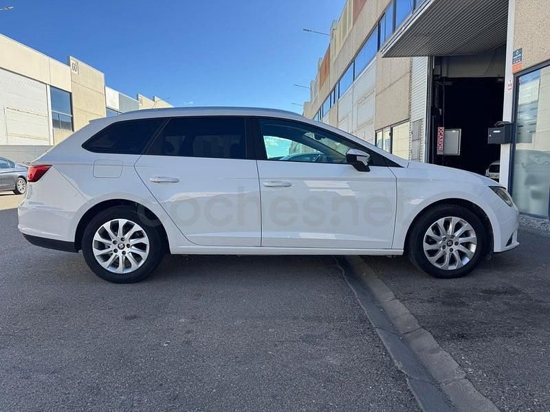 Usado Seat Leon Style 110 CV (80 kW) 2017 Blanco Familiar