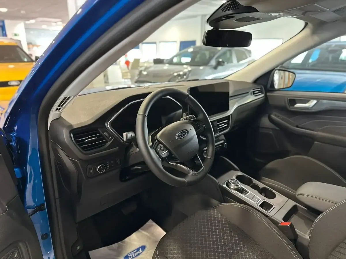 Nuevo Ford Kuga Titanium 243 CV (178 kW) 2026 Verde SUV