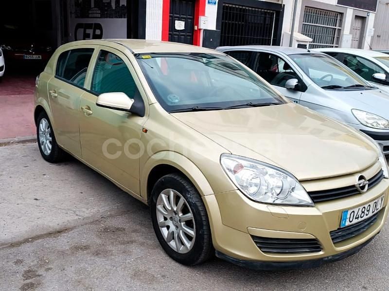 Amarillo Usado 2005 Opel Astra Edition Berlina | 2900 € (Precio justo) - Imagen 1/4