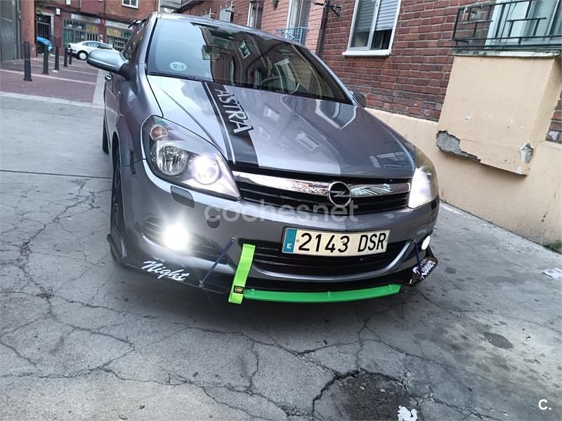 Usado Opel Astra GTC Sport 105 CV (77 kW) 2005 Gris / plata Berlina