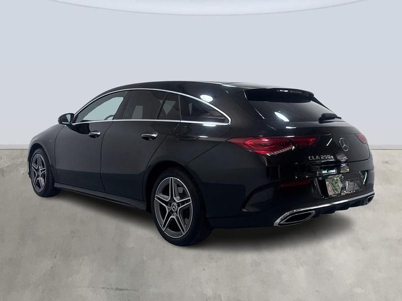Usado Mercedes CLA250e 218 CV (160 kW) 2021 Negro Berlina