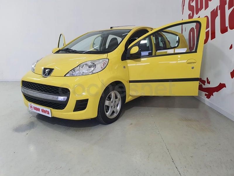 Usado Peugeot 107 68 CV (50 kW) 2010 Amarillo Utilitario