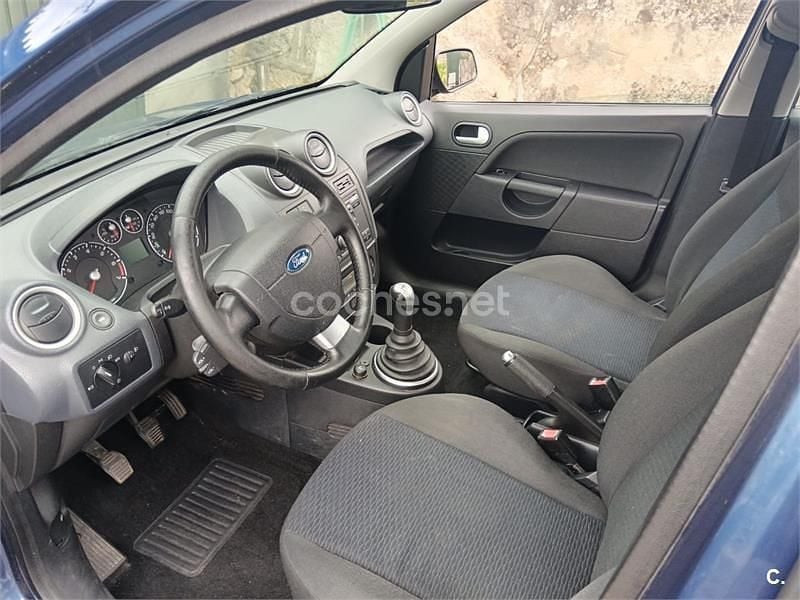 Usado Ford Fiesta Ghia 80 CV (58 kW) 2007 Azul Utilitario