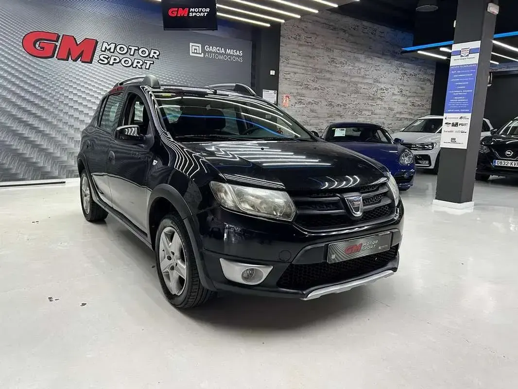 Usado Dacia Sandero Stepway 90 CV (66 kW) 2013 Negro Utilitario