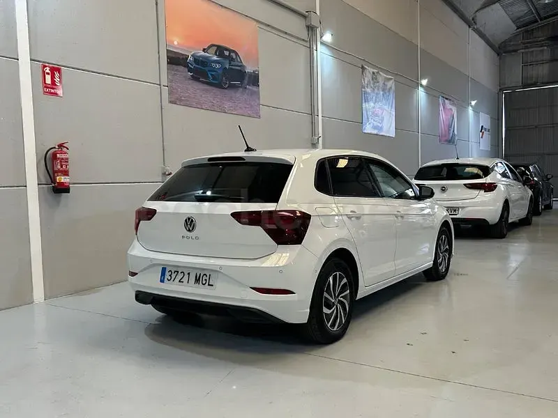 Usado VW Polo Life 95 CV (69 kW) 2023 Blanco Utilitario